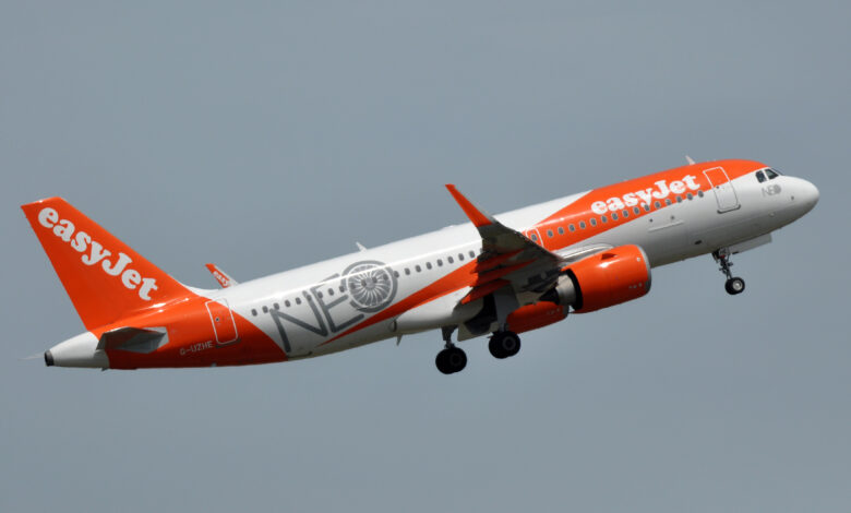 EasyJet G UZHE Airbus A320neo at CDG Detafour