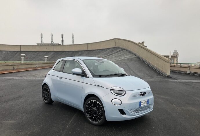 S7 a mirafiori la fiat 500 e est a l arret et les chinois sont a l affut 793645 Detafour