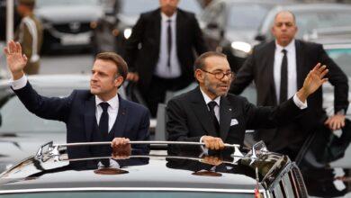 Le roi Mohammed VI et Emmanuel Macron saluent la foule a Rabat ce 28 octobre 2024 1965638 Detafour