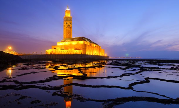 la mosquee hassan ii au coucher du soleil a casablanca maroc Detafour