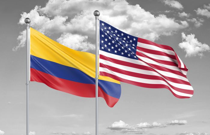 Banderas de Colombia y Estados Unidos Detafour