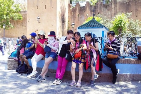 chefchaouen touristes asiatique2 942406072 Detafour