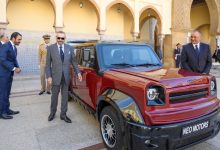 SM le Roi avec vehicule made in Morocco Neo Detafour