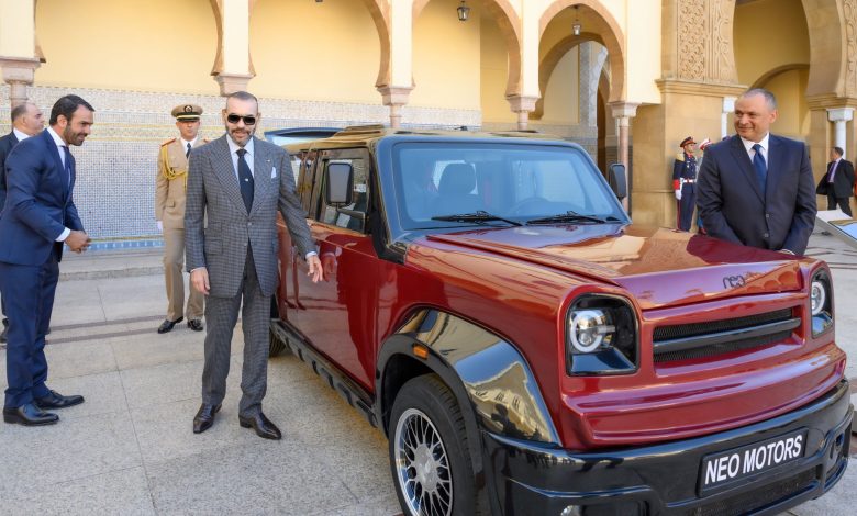 SM le Roi avec vehicule made in Morocco Neo Detafour