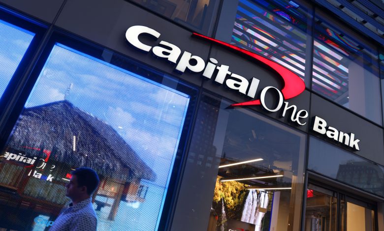 تسوية بـ425 مليون دولار... بنك "كابيتال ون" يواجه اتهامات بخداع عملائه حول أسعار الفائدة 1 2025 05 16T234746Z 1 LYNXMPEL4F0ZV RTROPTP 4 CAPITAL ONE FIN RESULTS Detafour
