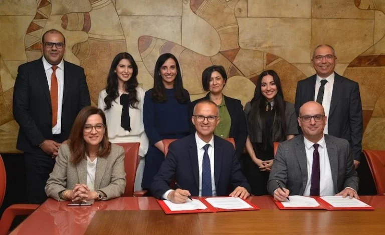 شراكة استراتيجية بين التجاري وفا بنك وRabat Business School لتعزيز الإدماج المهني 1 Attijariwafa bank UIR 1 768x513 1 Detafour