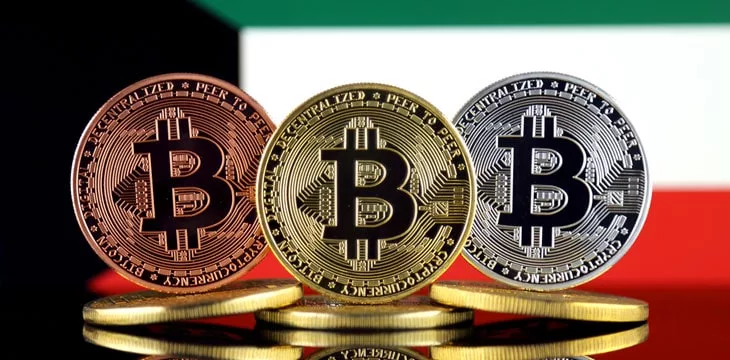 الكويت تشن حملة على تعدين البيتكوين بسبب أزمة الطاقة المتفاقمة 1 Physical version of Bitcoin BTC and Kuwait Flag jpg Detafour
