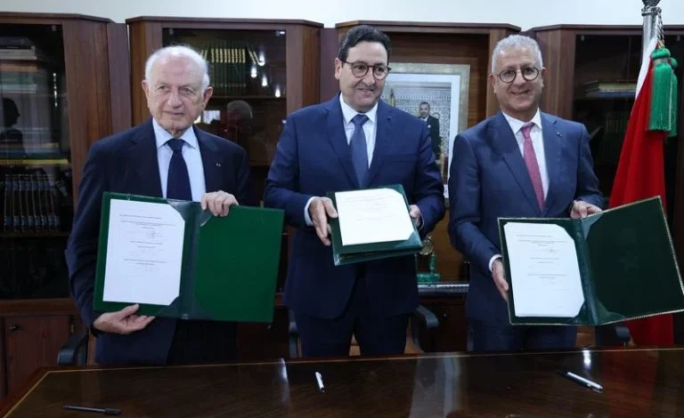 شراكات استراتيجية لتعزيز الابتكار في النقل واللوجستيك بالمغرب 1 convention ministere de transport ONDA ONCF 1 768x512 1 Detafour