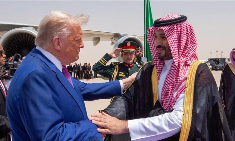 ترامب يصل الرياض في أول زيارة خارجية منذ توليه الرئاسة الثانية 1 trump Detafour