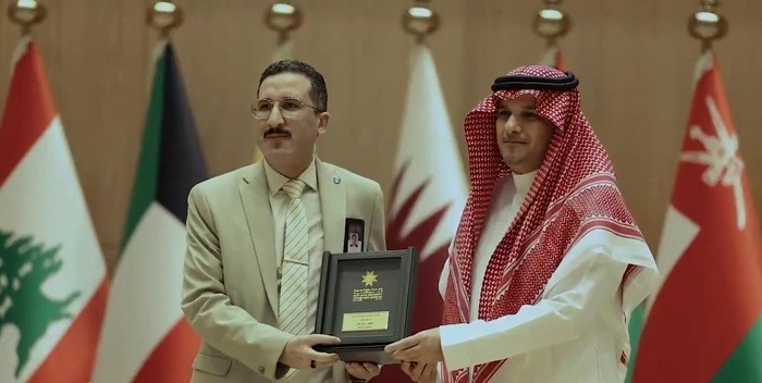 يونس نافد يفوز بجائزة التميز في التعلم الإلكتروني من جامعة نايف 1 يونس نافد Detafour