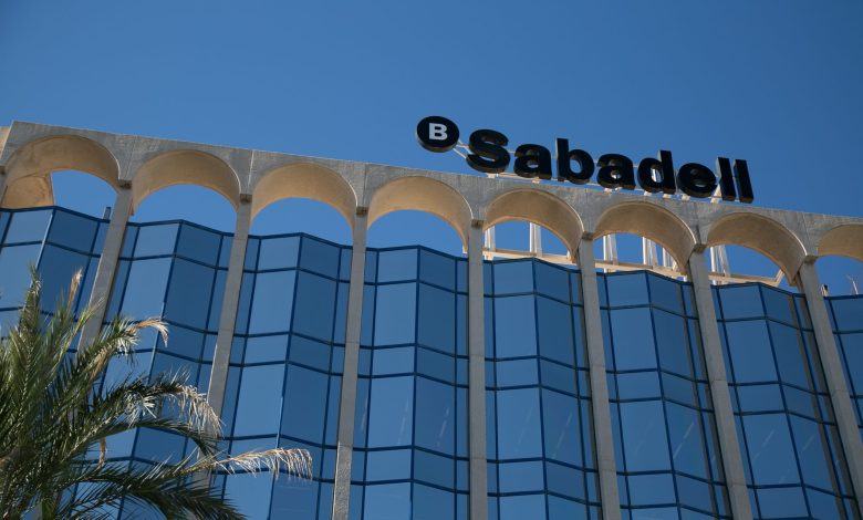 اتفاقية تمويل دولي بين بنك ساباديل المغرب والمعهد الرسمي للائتمان الإسباني 1 0K5A2540 scaled 1 Detafour