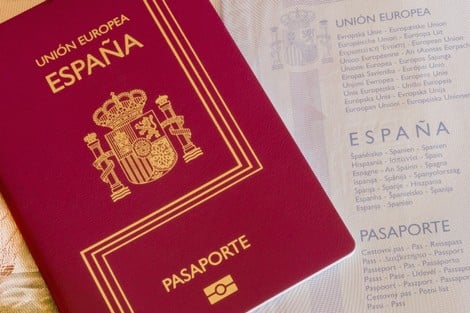المغاربة يتصدرون قائمة الحاصلين على الجنسية الإسبانية في 2024 1 SpanishPasseport 284859378 Detafour