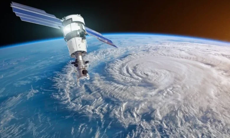 الحكومة تعتمد تقنية الأقمار الصناعية V7 لتوسيع خدمات الإنترنت في المناطق القروية 1 visuel seulement satellite 1 850x562 1 Detafour
