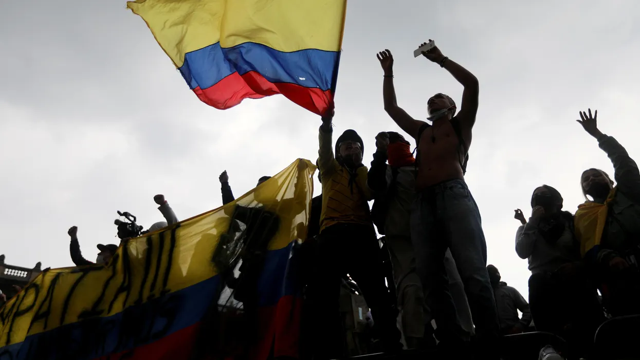 كولومبيا تلجأ إلى الطوارئ الاقتصادية لفرض ضرائب جديدة وسط أزمة مالية خانقة