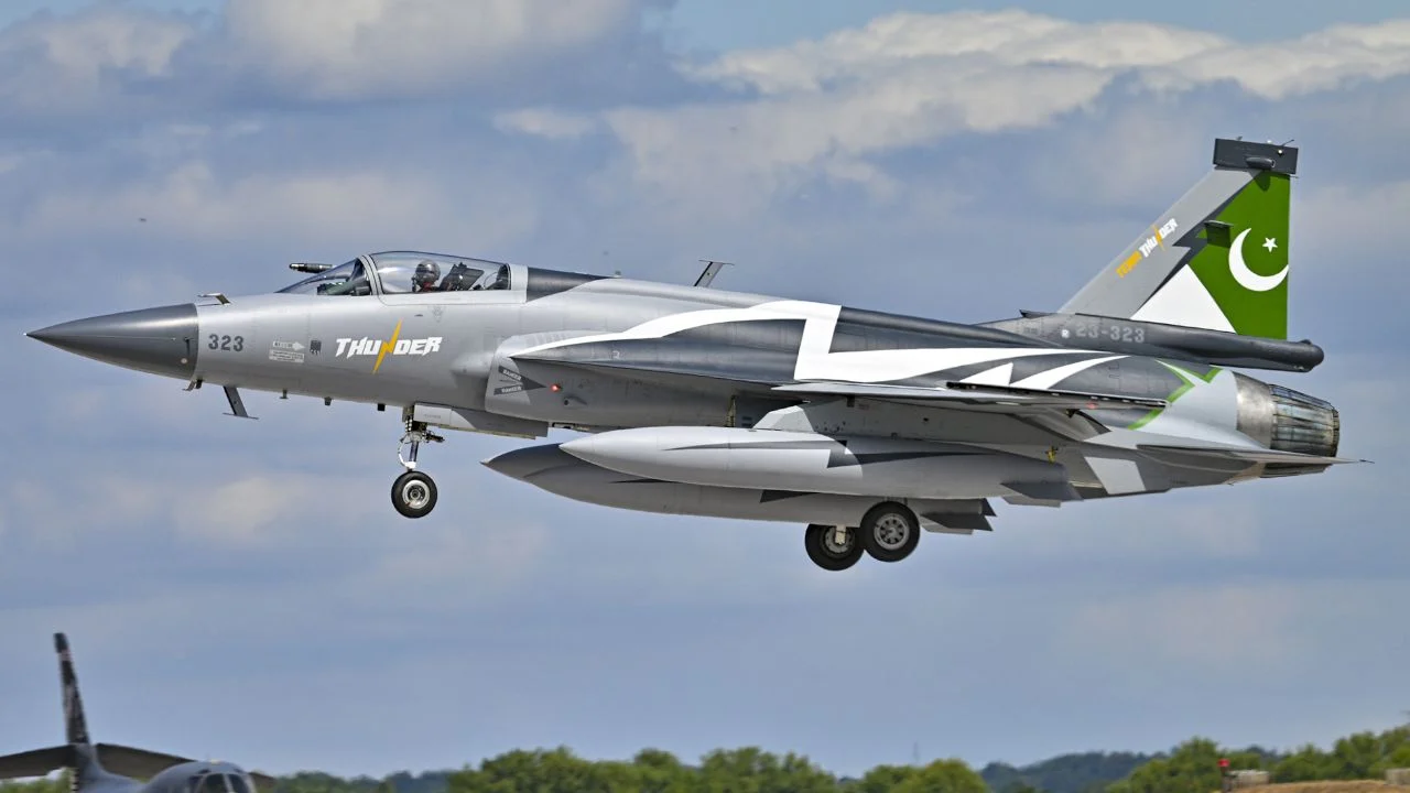 المغرب يدرس اقتناء مقاتلات باكستانية JF-17 لتعزيز قدراته الدفاعية